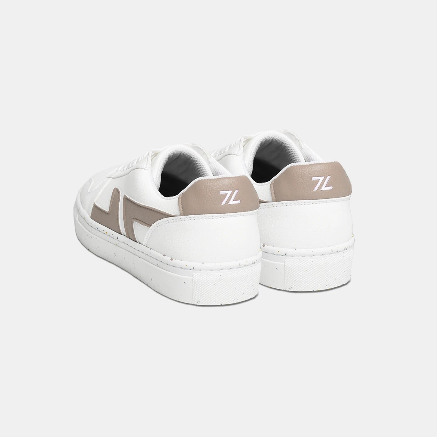 chaussures confortables blanches à base de raisin avec le logo beige de la marque Zèta