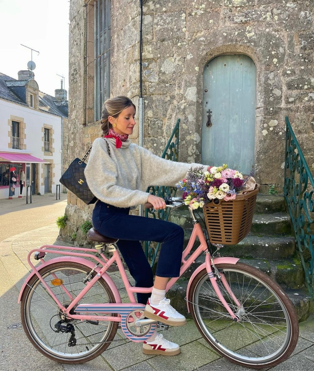 Photos d'influenceurs Instagram portant des Zèta. Baskets vegan à base de matières végétales.