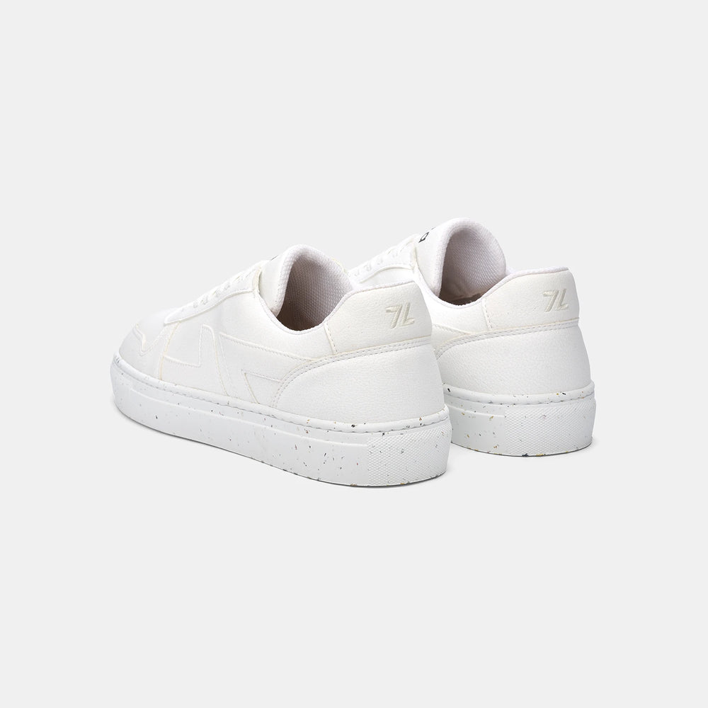 Baskets blanches Alpha Zèta, vue arrière mettant en valeur la semelle recyclée