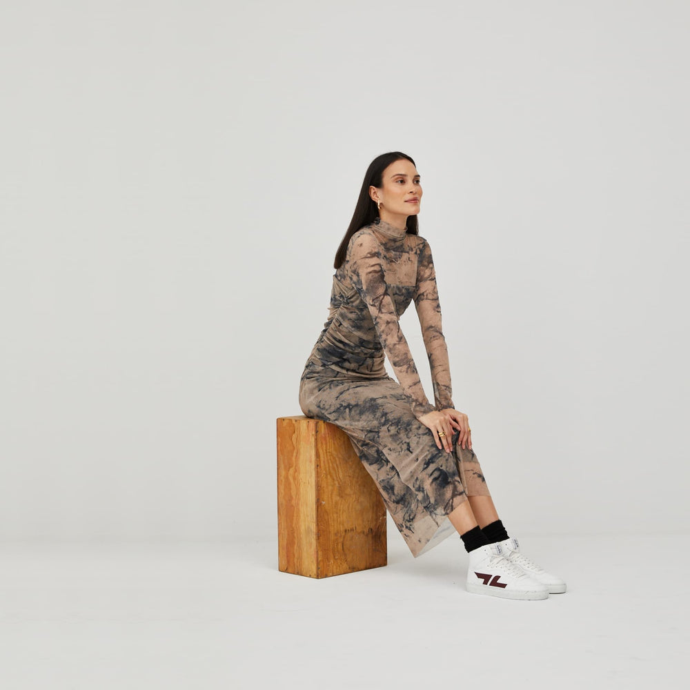 Baskets montantes bordeaux portées. Baskets vegan Zèta