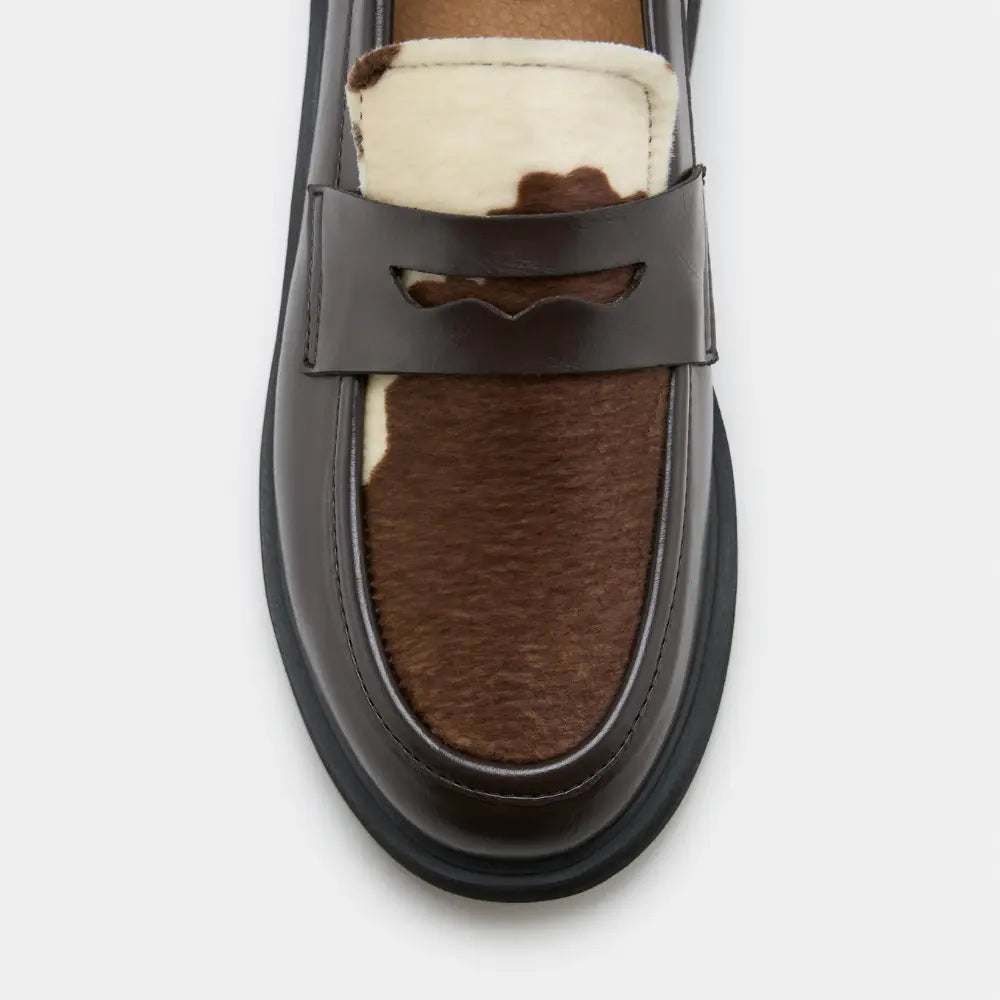 chaussures avec imprimé vache vues de haut