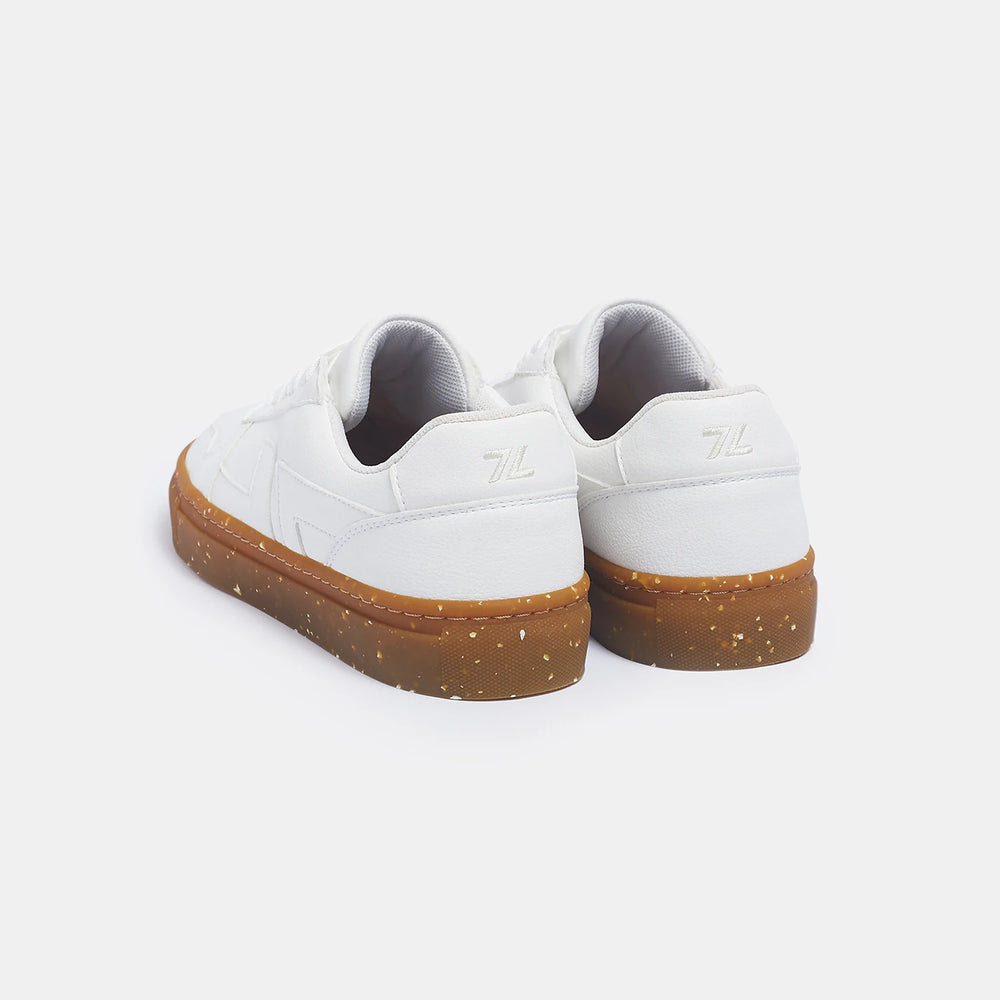 baskets blanches et camel