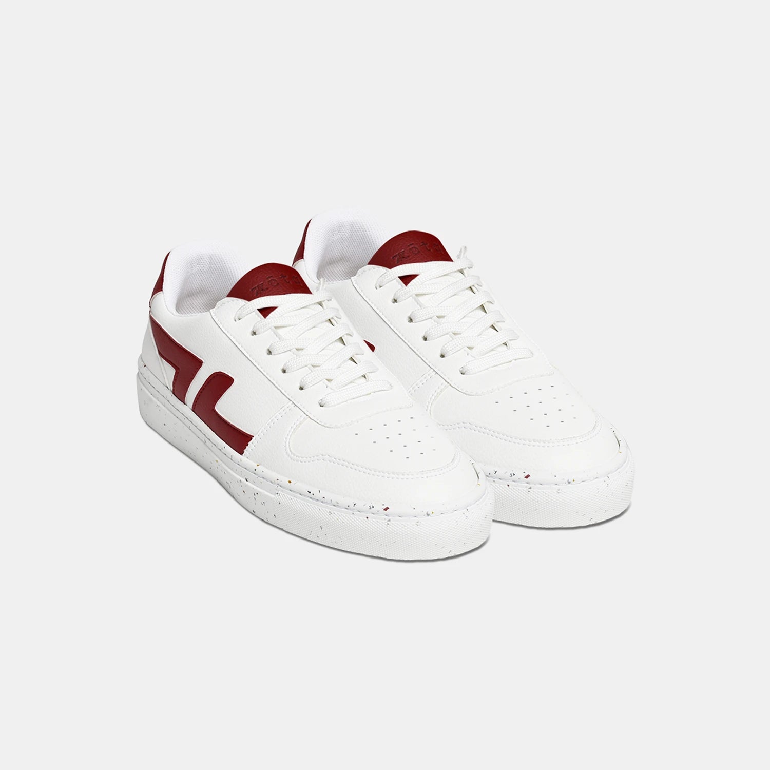 chaussures confortables blanches à base de raisin avec le logo bordeaux