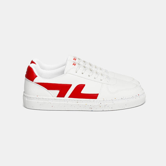 baskets basses blanches avec le logo rouge