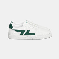 baskets basses blanches avec le logo vert