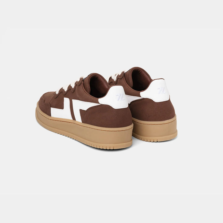 Vue arrière des baskets marron Beta B3, détails de la semelle et finition soignée.