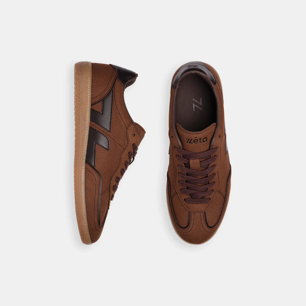 Présentation complète des baskets marron Delta Nuts, différentes vues illustrant leur confort et élégance naturelle.