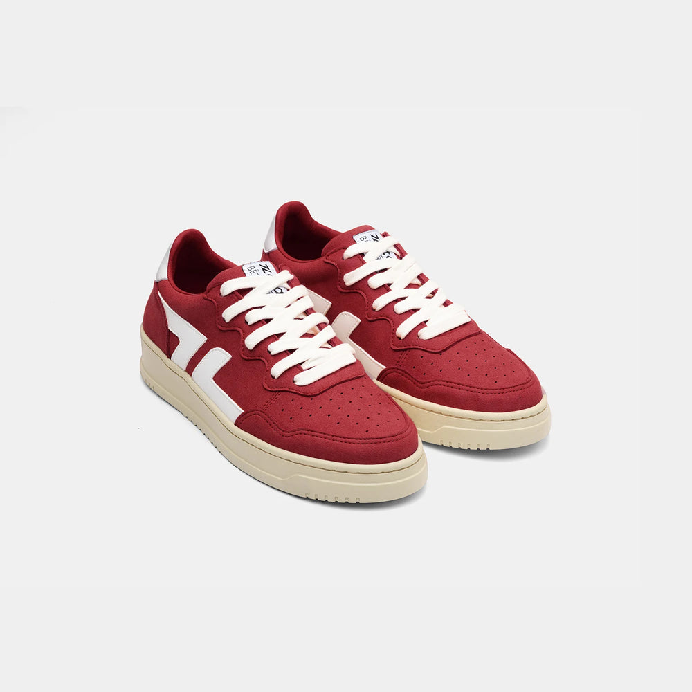 Vue de face des baskets rouges Beta B3, modèle vegan écoresponsable.