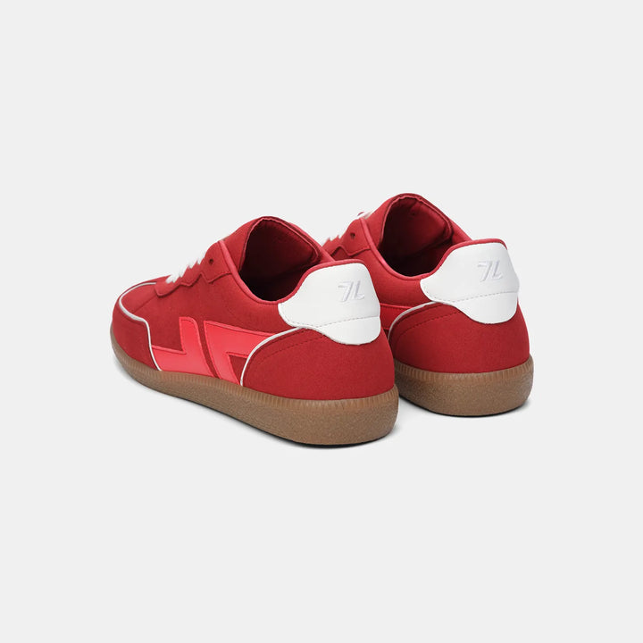 Vue arrière des baskets Delta Grenat, détail de la semelle et du talon.