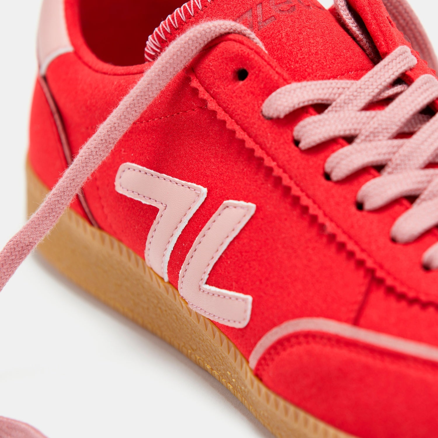 Delta Grenat Vegan suede funnny sneaker