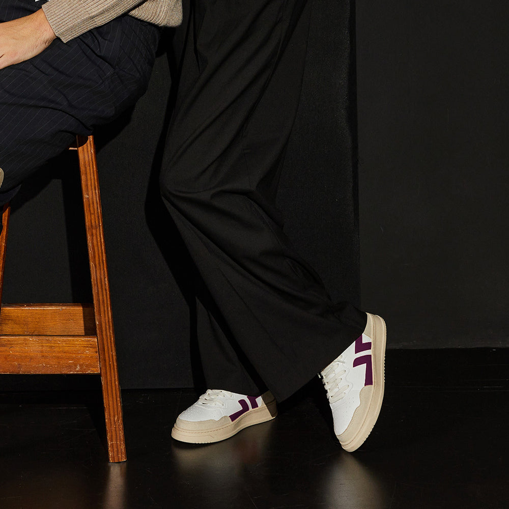 Photo de la baskets vegan Bêta Violet, portée par un mannequin Zèta